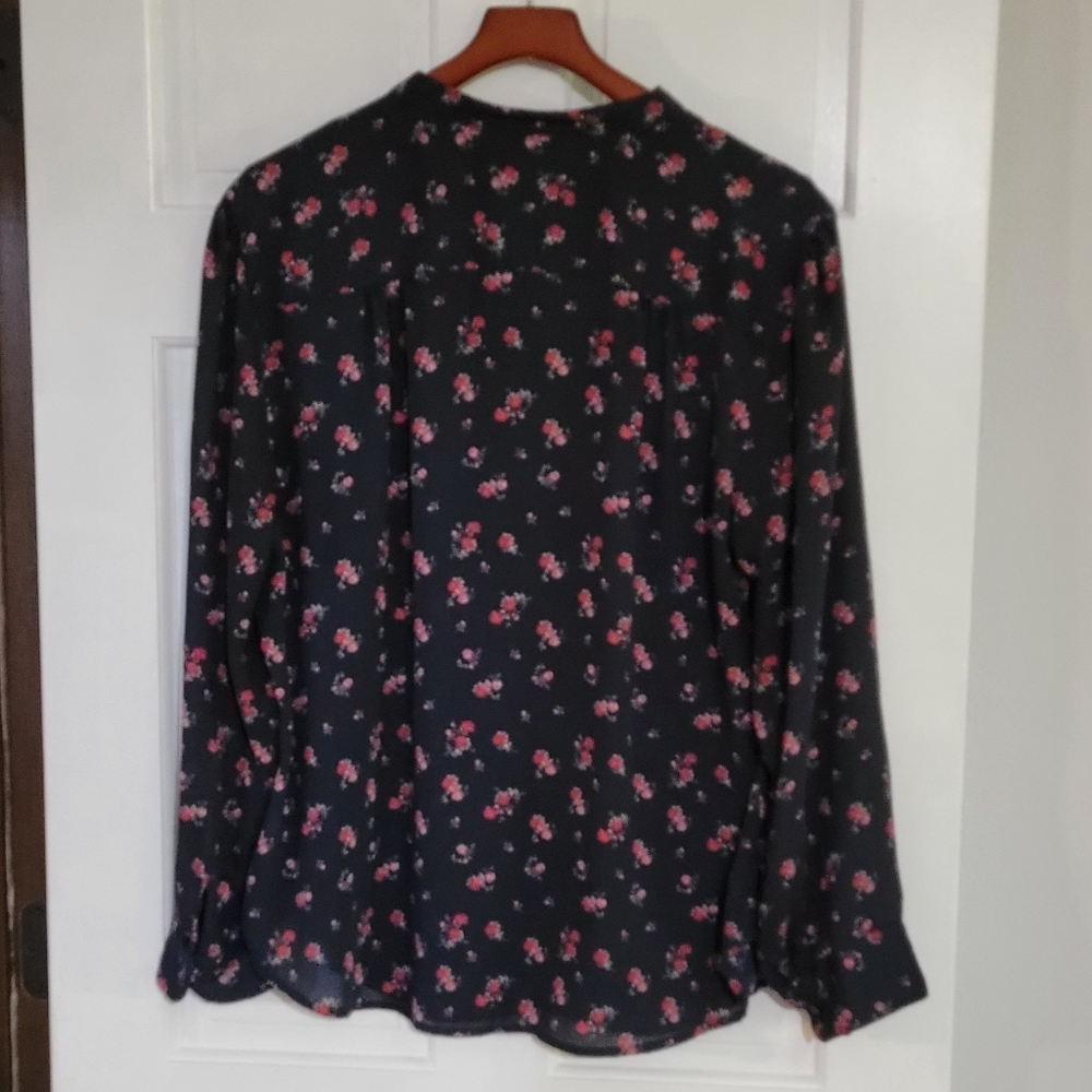 Button down top flower pattern - Picture 2 of 3